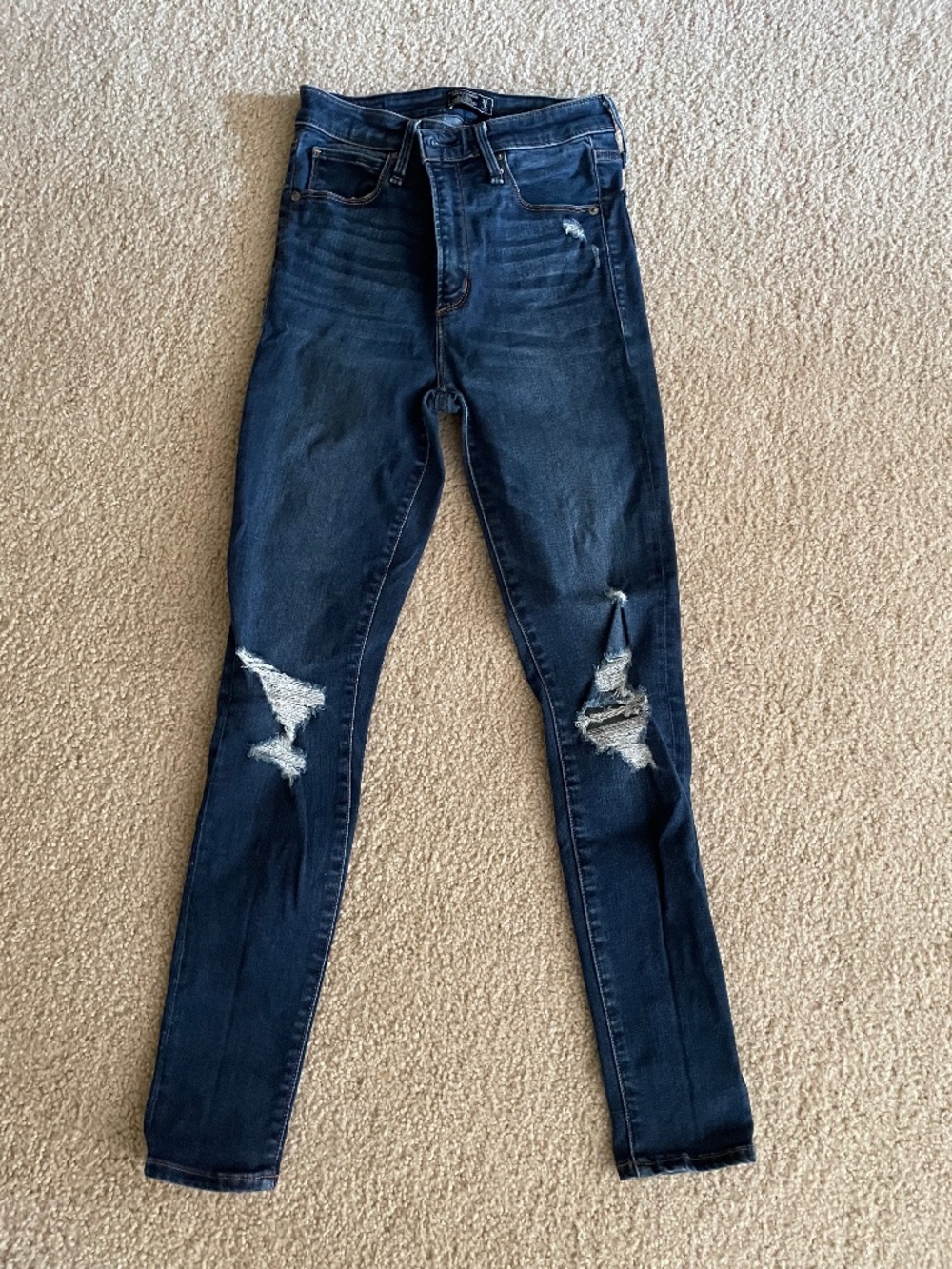 Abercrombie skinny rip jean size 26